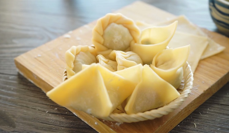 Cách làm hoành thánh nước lèo thơm lừng góc bếp 3 Cách gói hoành thánh nước
